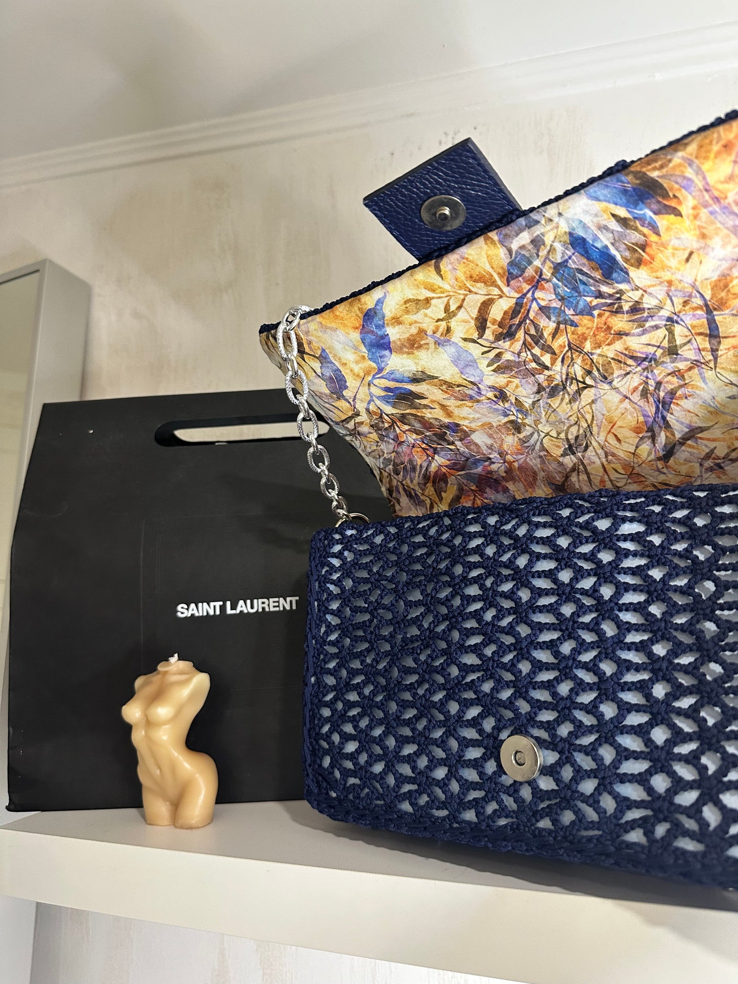 Pochette ricamo blu