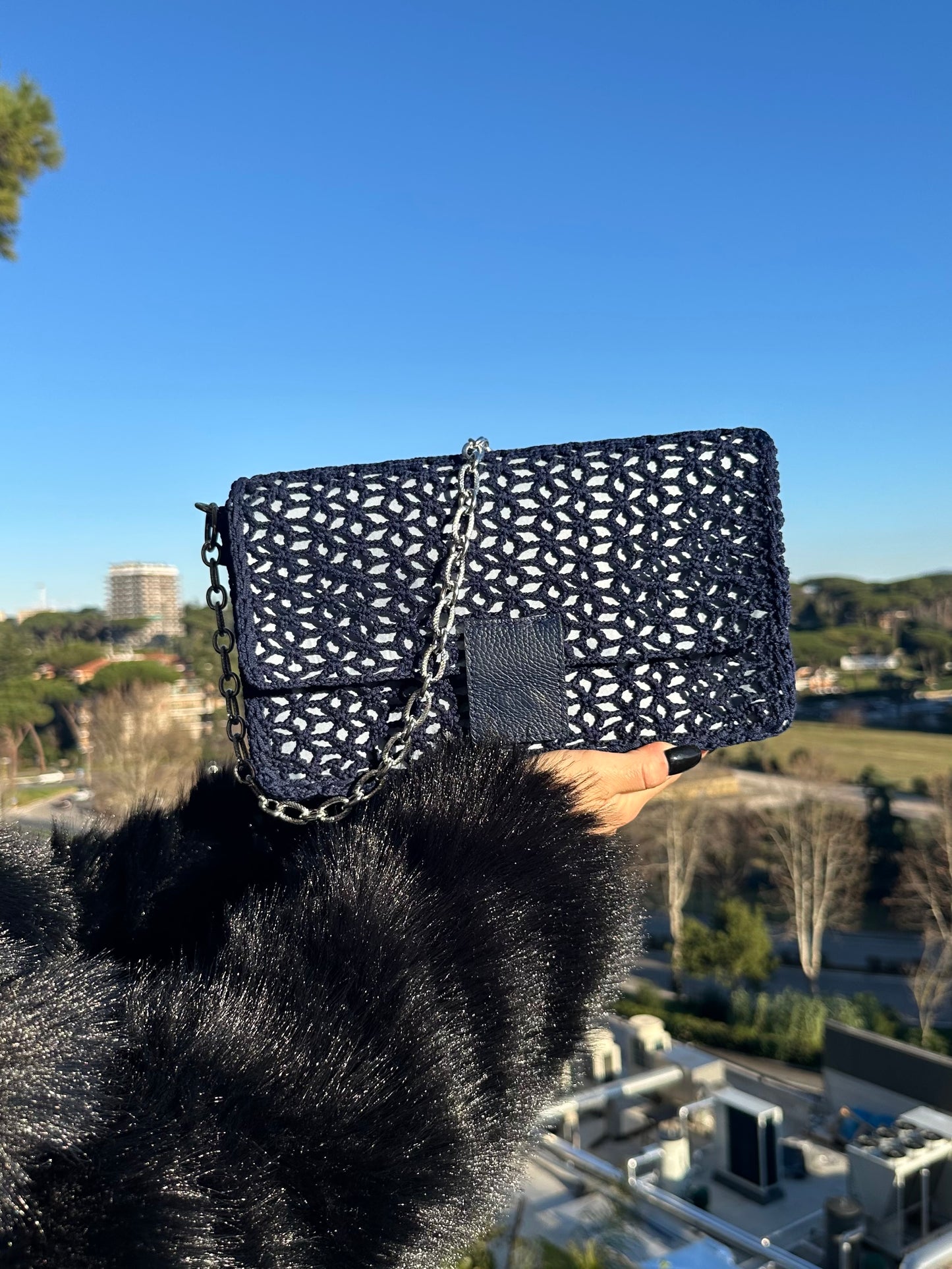 Pochette ricamo blu